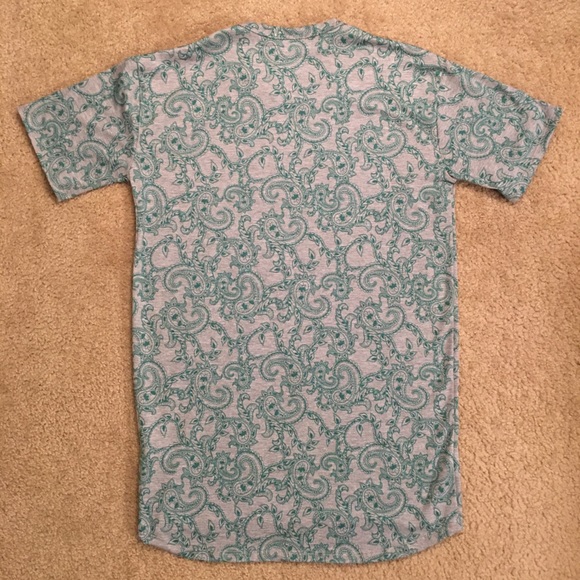 LuLaRoe Patrick T XS Short Sleeve Green Paisley - Picture 2 of 8